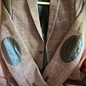 My son wore this as a Halloween costume as a Dr. Who